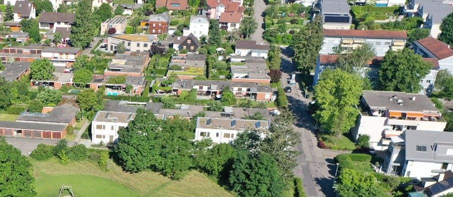 Typische Reinacher  Reihen-EFH Siedlung – Wie wird hier in Zukunft geheizt? Foto: Gemeinde Reinach